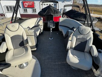 New 2024 FLAGSHIP D22CU w/SUZUKI DF150 **FREE JB Lund Bunk Trailer or Vertical Lift w/Purchase -- Up to a $7995 Value!!