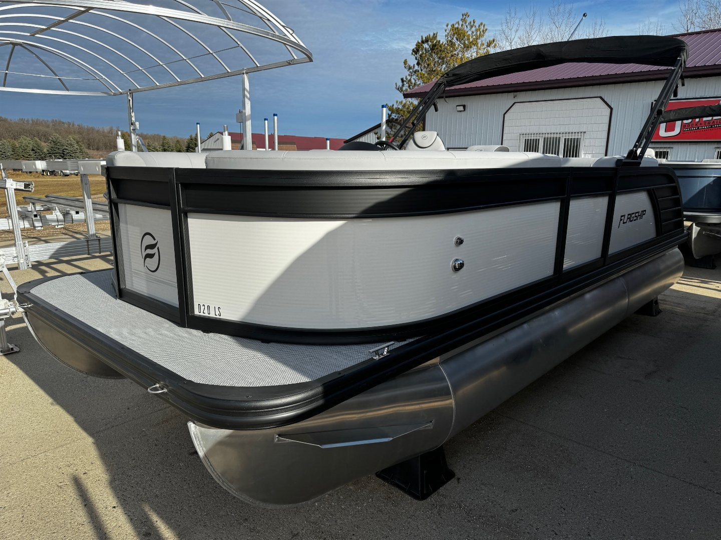 New 2024 FLAGSHIP D20LS w/SUZUKI DF115 **FREE JB Lund Bunk Trailer or Vertical Lift w/Purchase -- Up to a $7495 Value!!