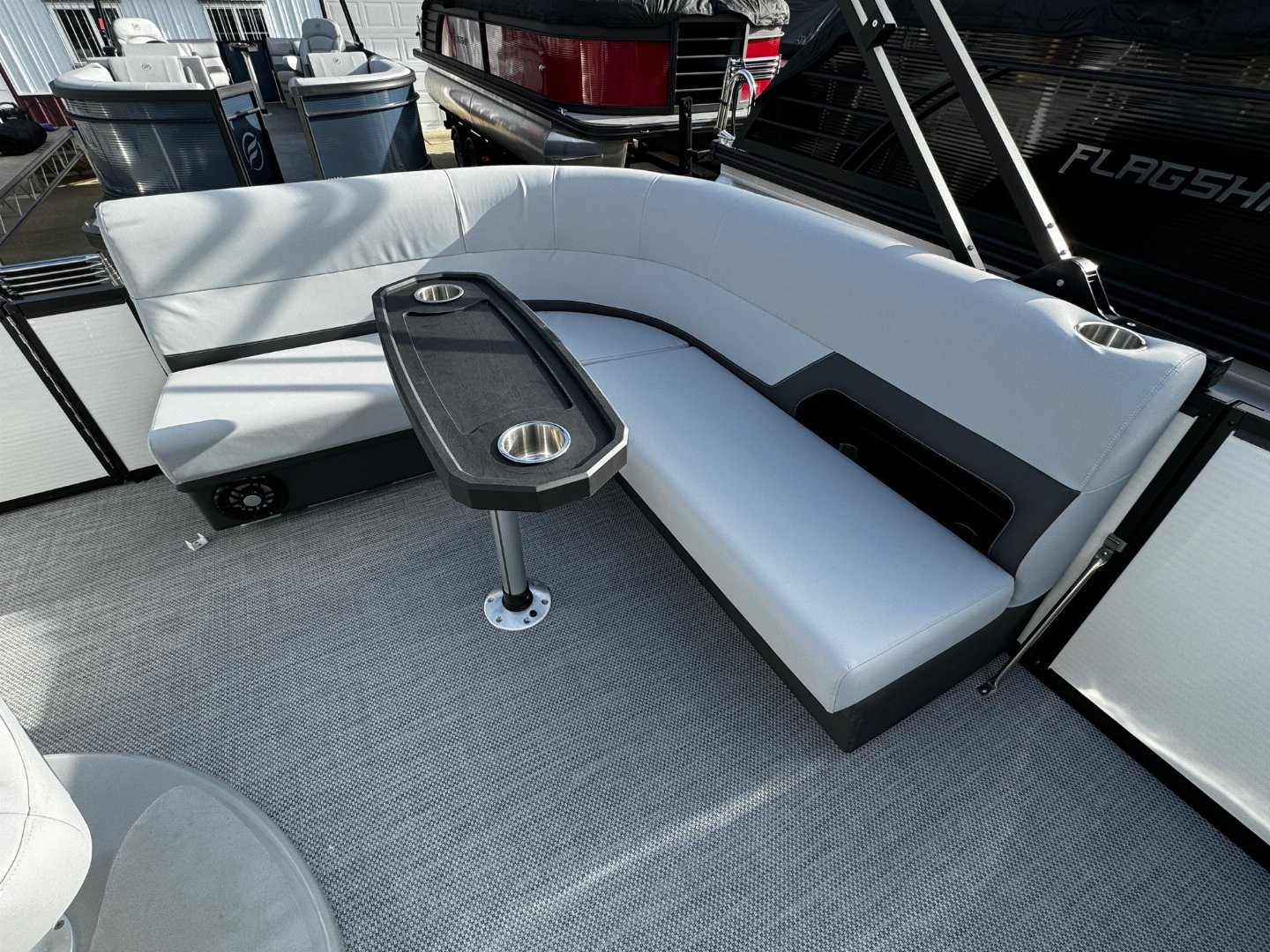 New 2024 FLAGSHIP D20LS w/SUZUKI DF115 **FREE JB Lund Bunk Trailer or Vertical Lift w/Purchase -- Up to a $7495 Value!!