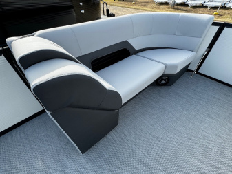 New 2024 FLAGSHIP D20LS w/SUZUKI DF115 **FREE JB Lund Bunk Trailer or Vertical Lift w/Purchase -- Up to a $7495 Value!!