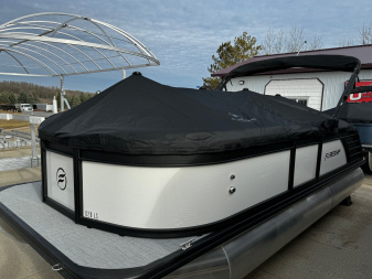 New 2024 FLAGSHIP D20LS w/SUZUKI DF115 **FREE JB Lund Bunk Trailer or Vertical Lift w/Purchase -- Up to a $7495 Value!!