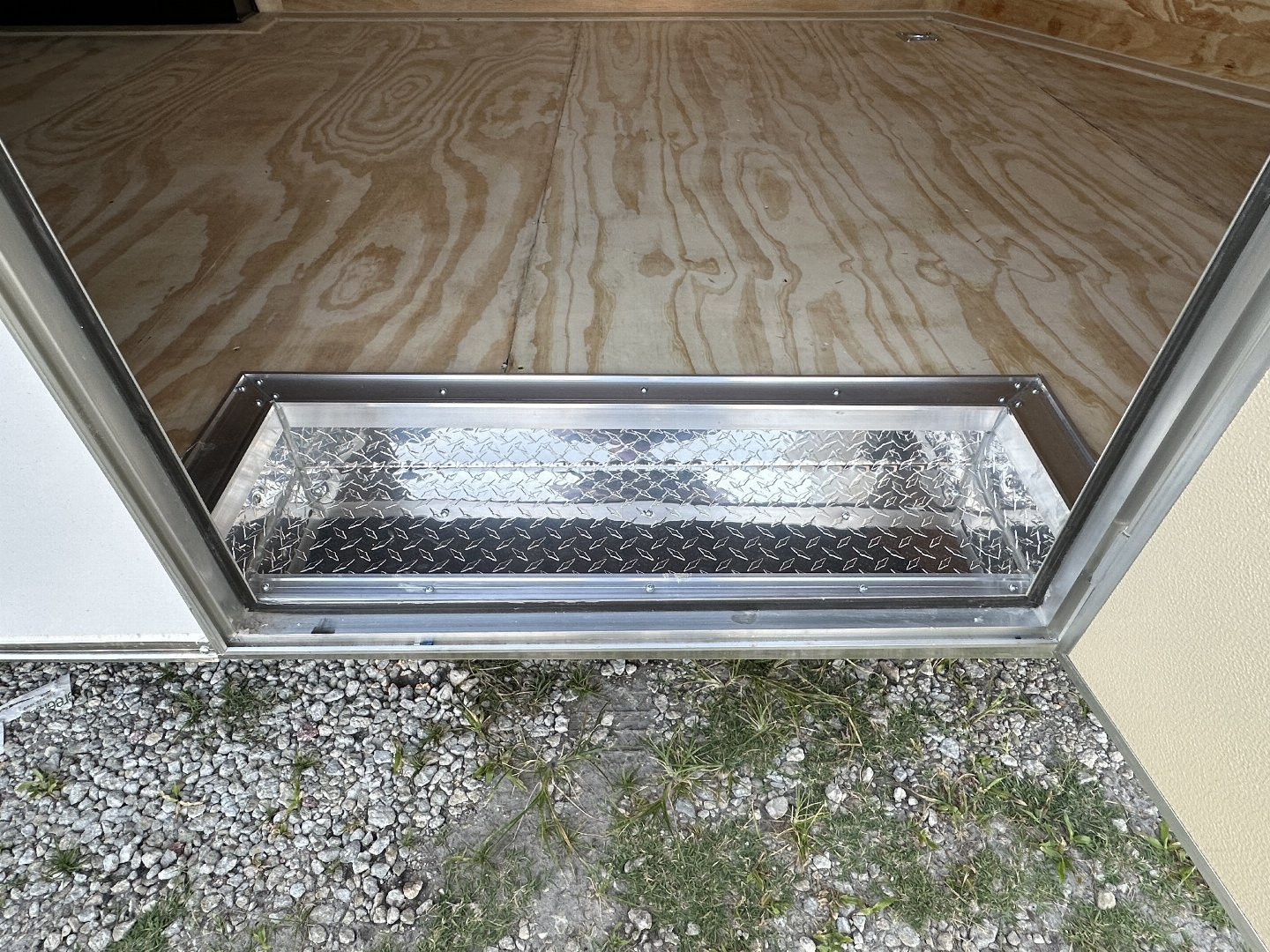 New 2025 DIAMOND CARGO 8.5 x 24 TA Cargo / Enclosed Trailer - 7' Interior Height / .080 Poly Core Semi Screwed Siding