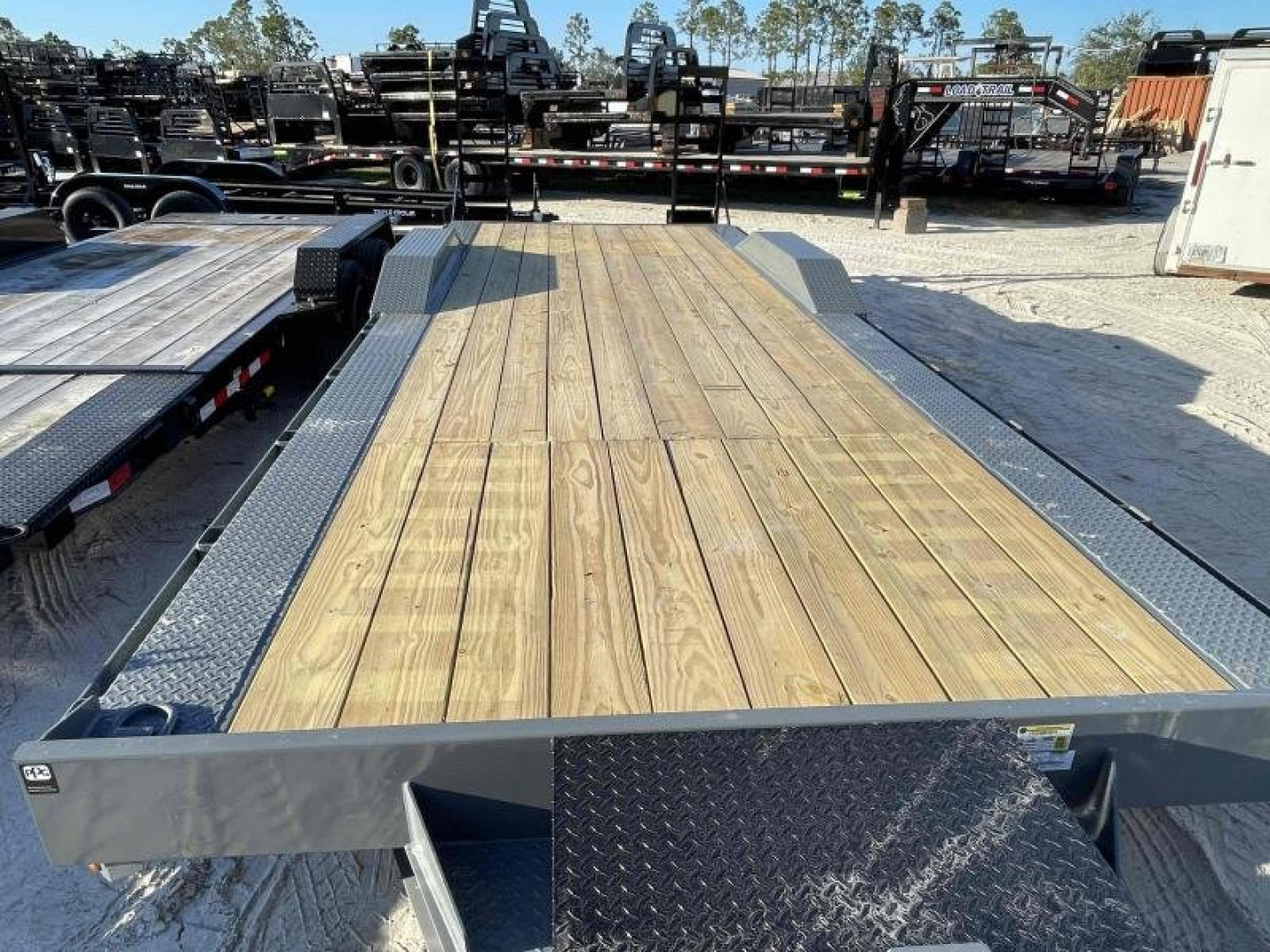 New 2025 CAM SUPERLINE 8.5 x 24 (22+2) Equipment Trailer