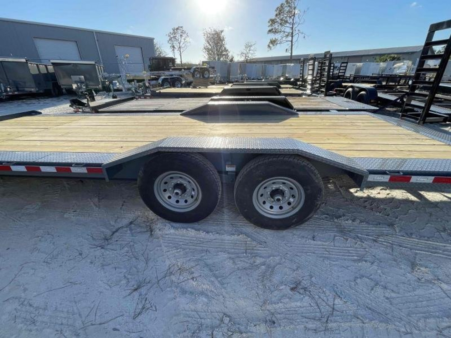 New 2025 CAM SUPERLINE 8.5 x 22 (20+2) Equipment Trailer