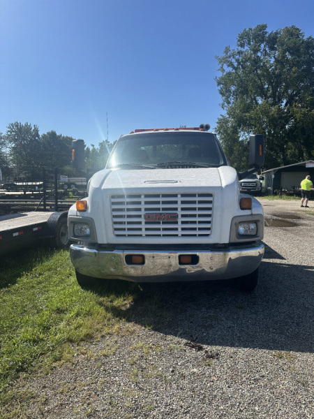 Used 2005 GMC ROLLBACK/ WRECKER