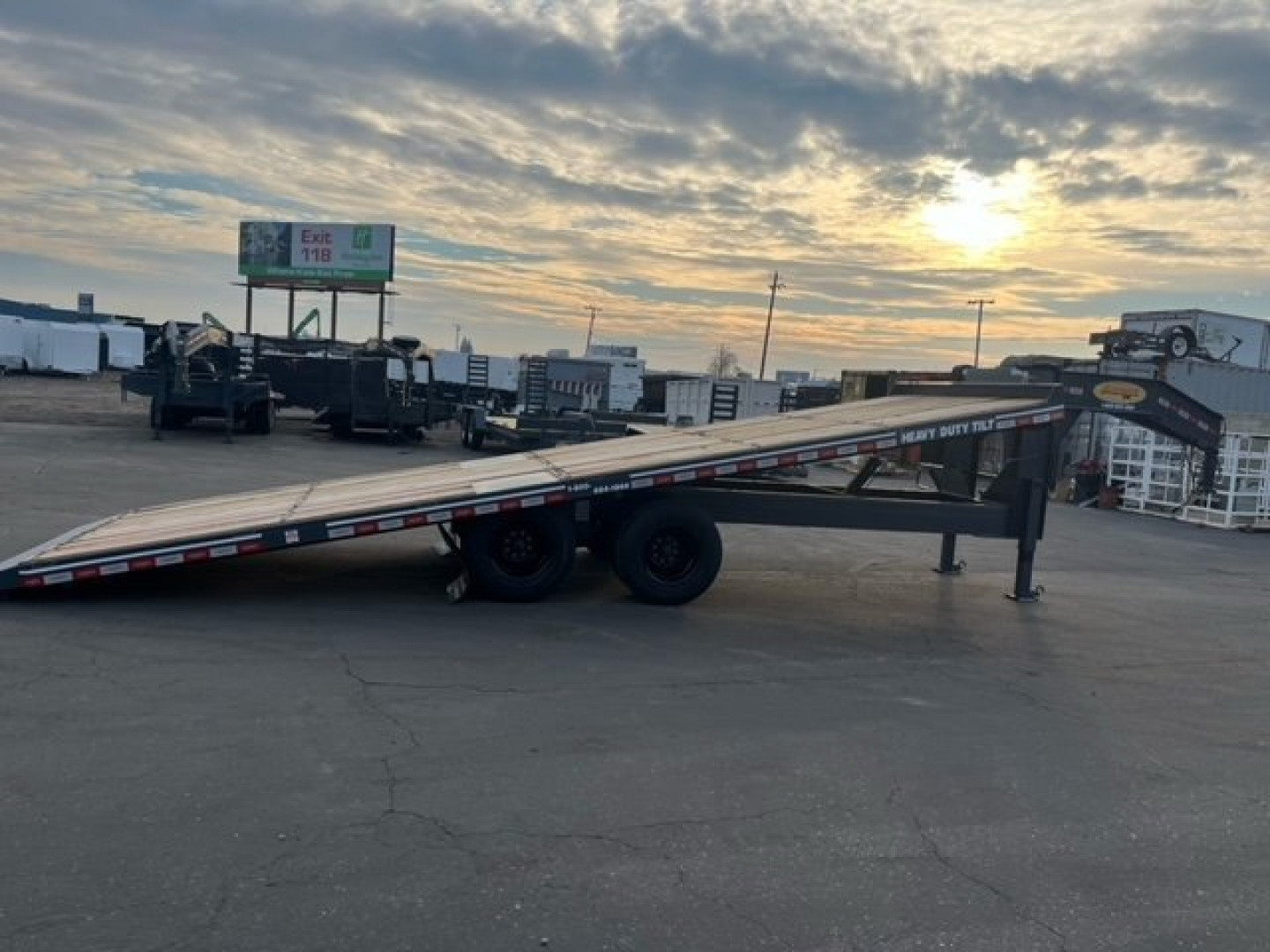 New Econoline 8x25 Cushion Tilt Trailer 25K