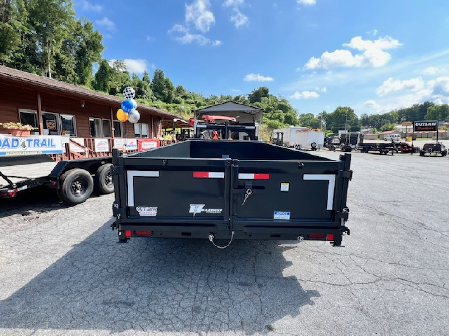 New 2026 Hillcrest Trailers 7' x16' GN Dump 17.6 GVWR W/ 2' Sides Dual Hydraulic Jacks & HD Tube Ramps