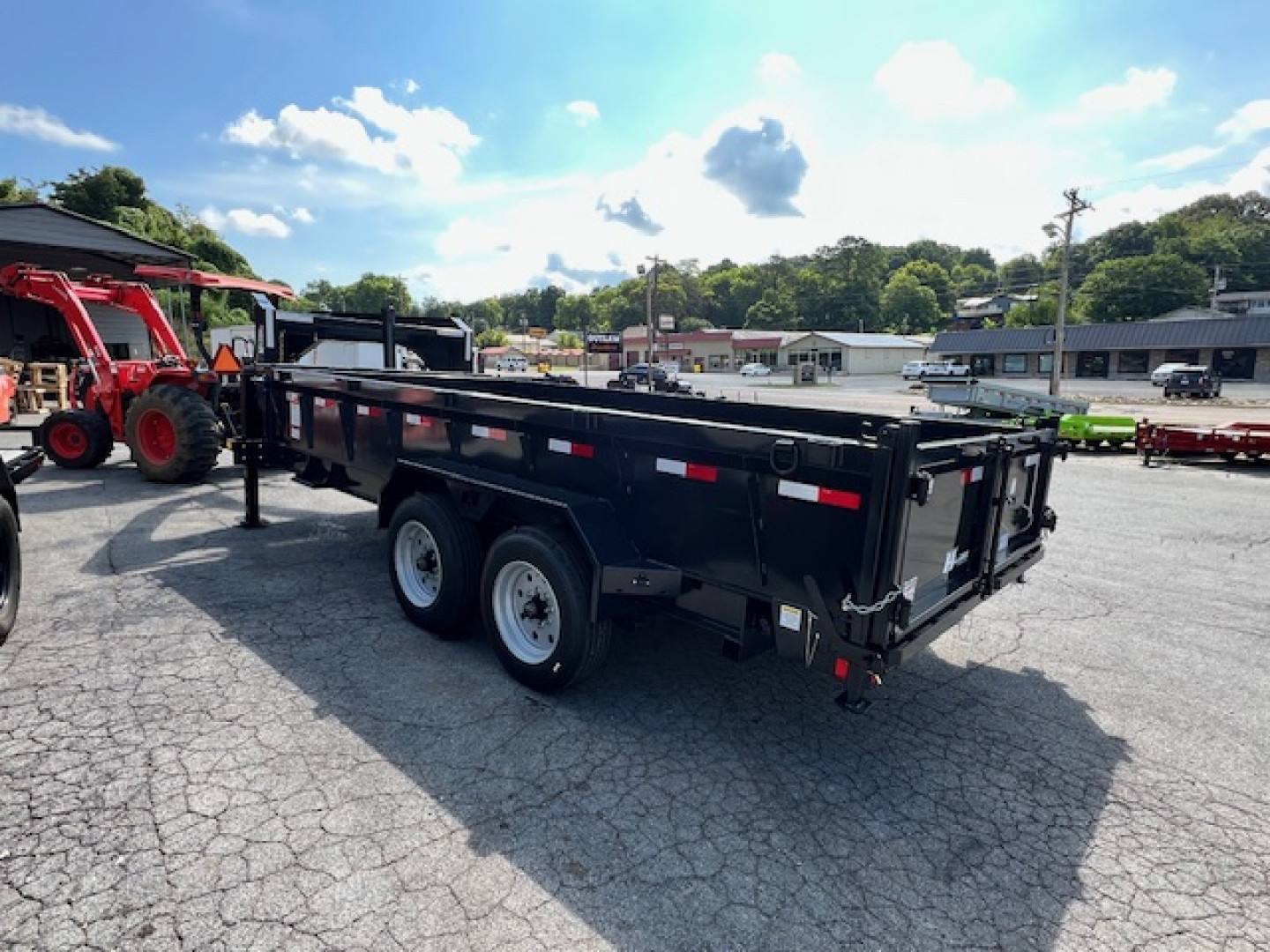 New 2026 Hillcrest Trailers 7' x16' GN Dump 17.6 GVWR W/ 2' Sides Dual Hydraulic Jacks & HD Tube Ramps