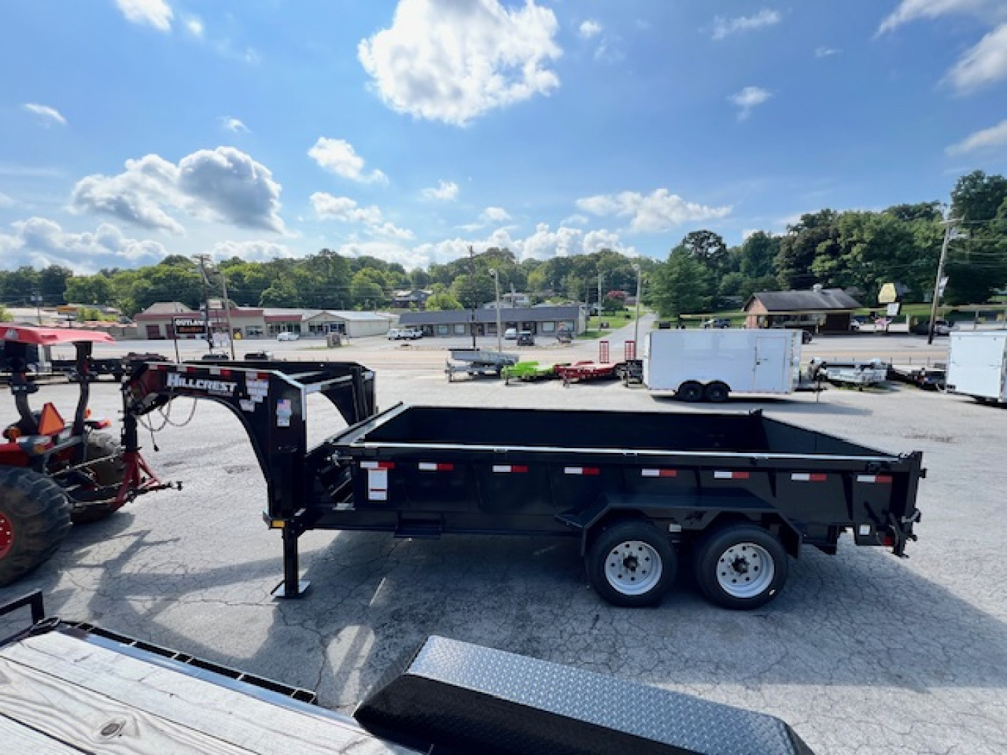 New 2026 Hillcrest Trailers 7' x16' GN Dump 17.6 GVWR W/ 2' Sides Dual Hydraulic Jacks & HD Tube Ramps