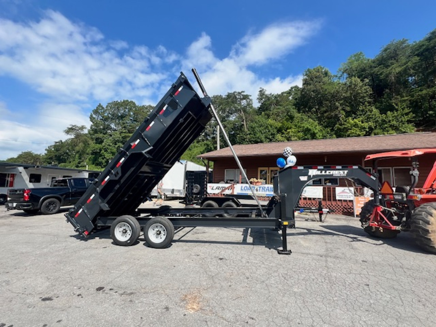 New 2026 Hillcrest Trailers 7' x16' GN Dump 17.6 GVWR W/ 2' Sides Dual Hydraulic Jacks & HD Tube Ramps