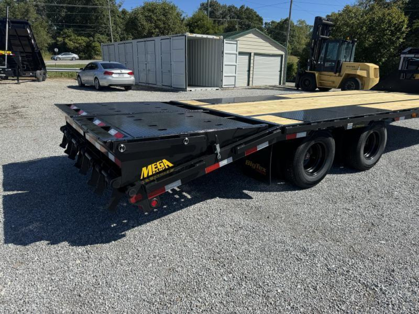 New 2026 Big Tex Trailers 22GN-25STA Flatbed Trailer, MEGA RAMPS, 2SPD JACKS