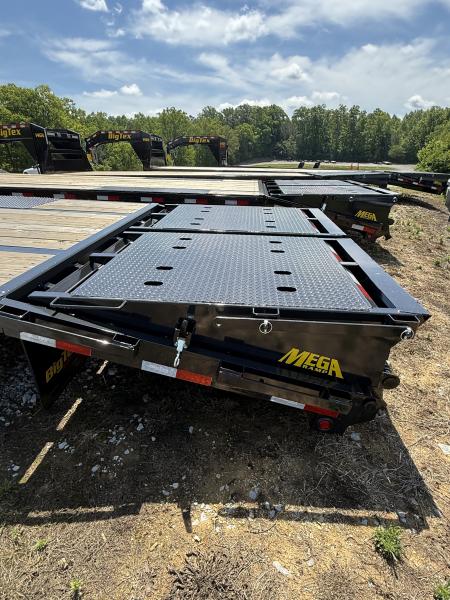 New 2026 Big Tex Trailers 22GN-35D5A Flatbed Trailer, MEGA RAMPS, 2SPD JACKS