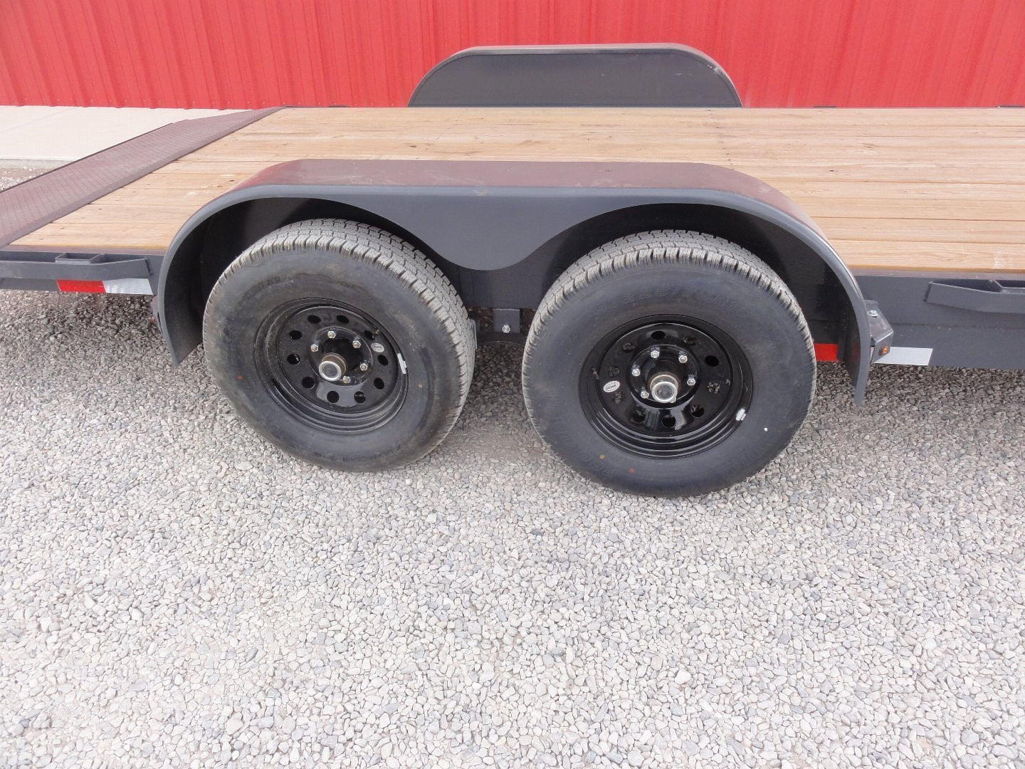 New 2024 Lamar Trailers CC831825 Car Hauler