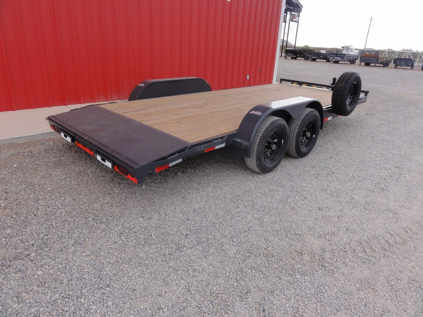 New 2024 Lamar Trailers CC831825 Car Hauler