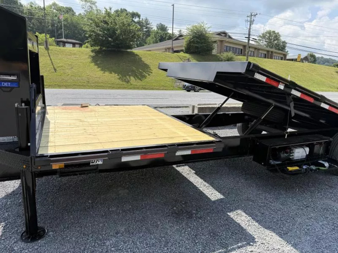 New 2025 Diamond C DET-GN 26' x 102" GOOSENECK Tilt Trailer 23K G.V.W.R. HYDRO JACKS