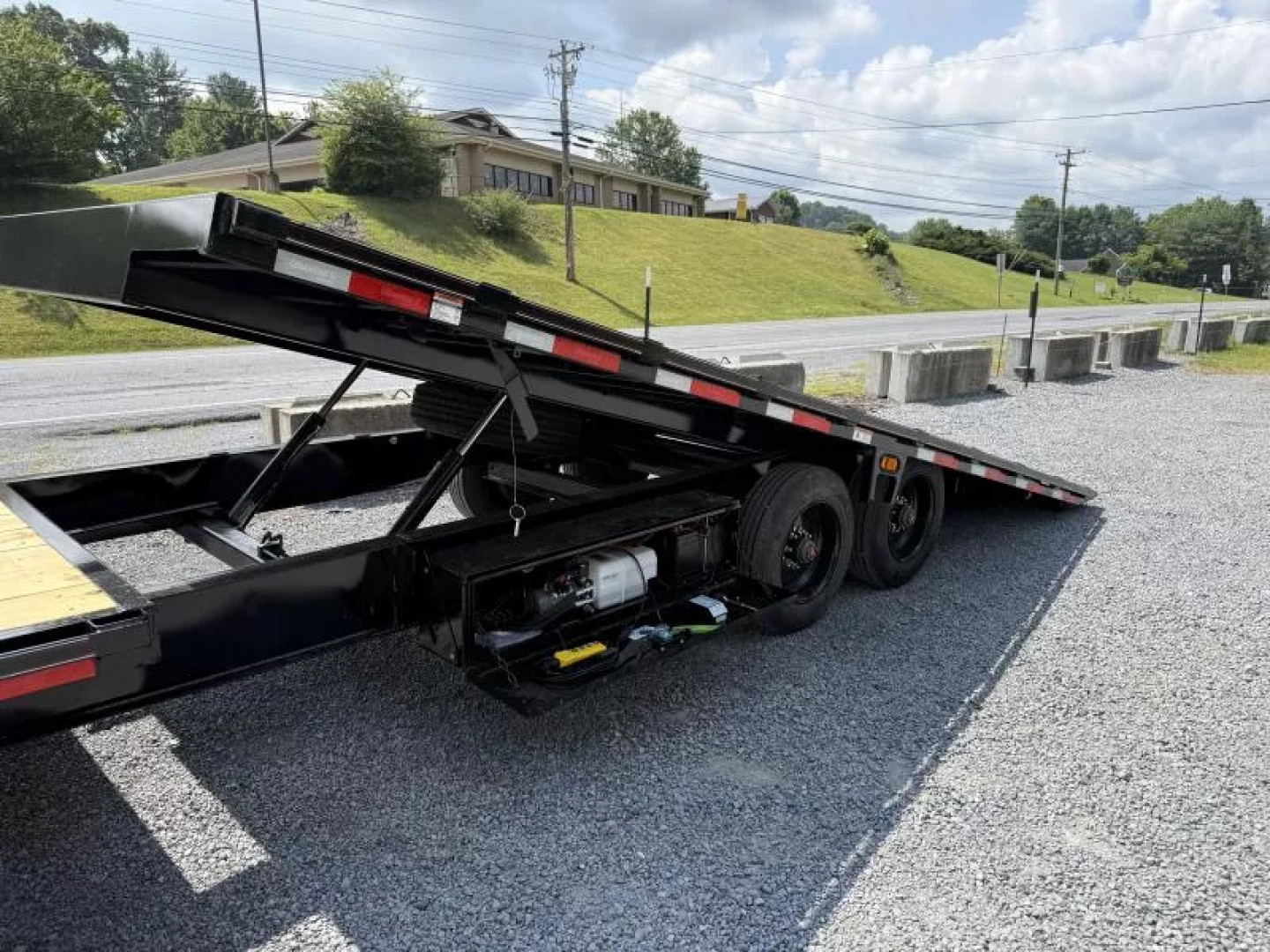New 2025 Diamond C DET-GN 26' x 102" GOOSENECK Tilt Trailer 23K G.V.W.R. HYDRO JACKS