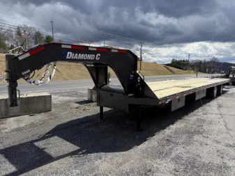 New 2025 Diamond C FMAX216 gooseneck Trailer 40’ air ride 72” spread axle hydro jacks max ramps  Aluminum outer rims 30k g.v.w.r.