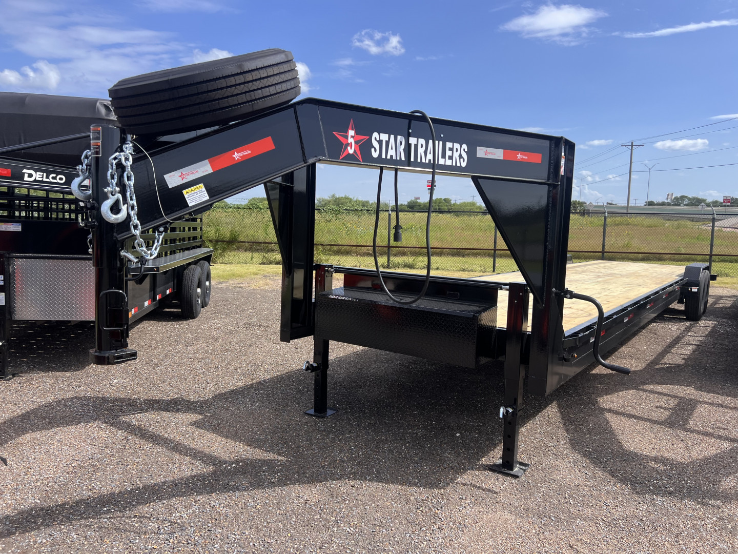 New 2025 5 Star Trailers 83x36ft Gooseneck Car Hauler