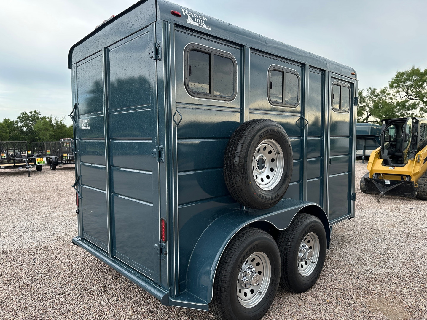 New 2025 Calico - 2 Horse Slant Trailer - 6W x 13 L x 7H