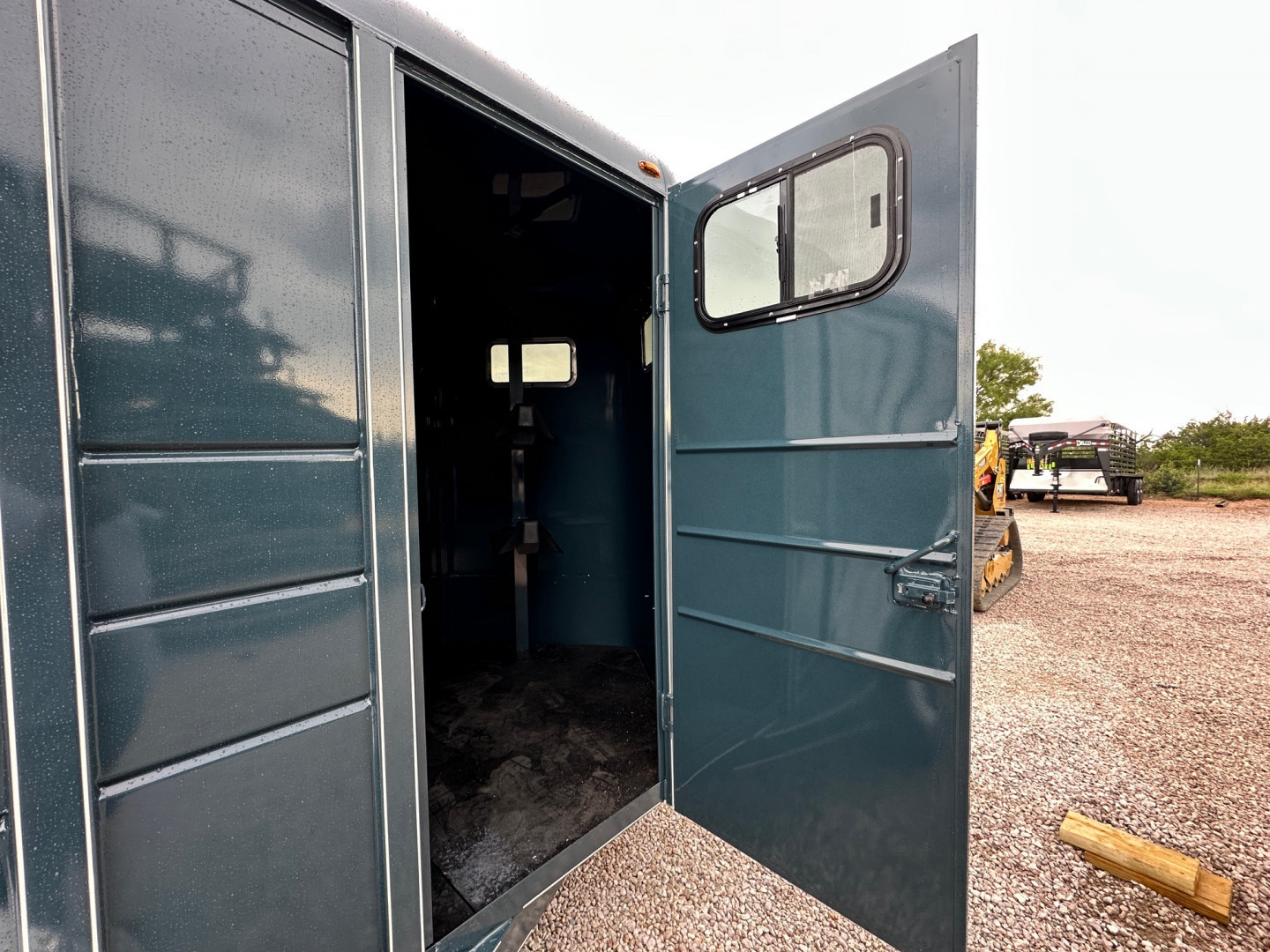 New 2025 Calico - 2 Horse Slant Trailer - 6W x 13 L x 7H