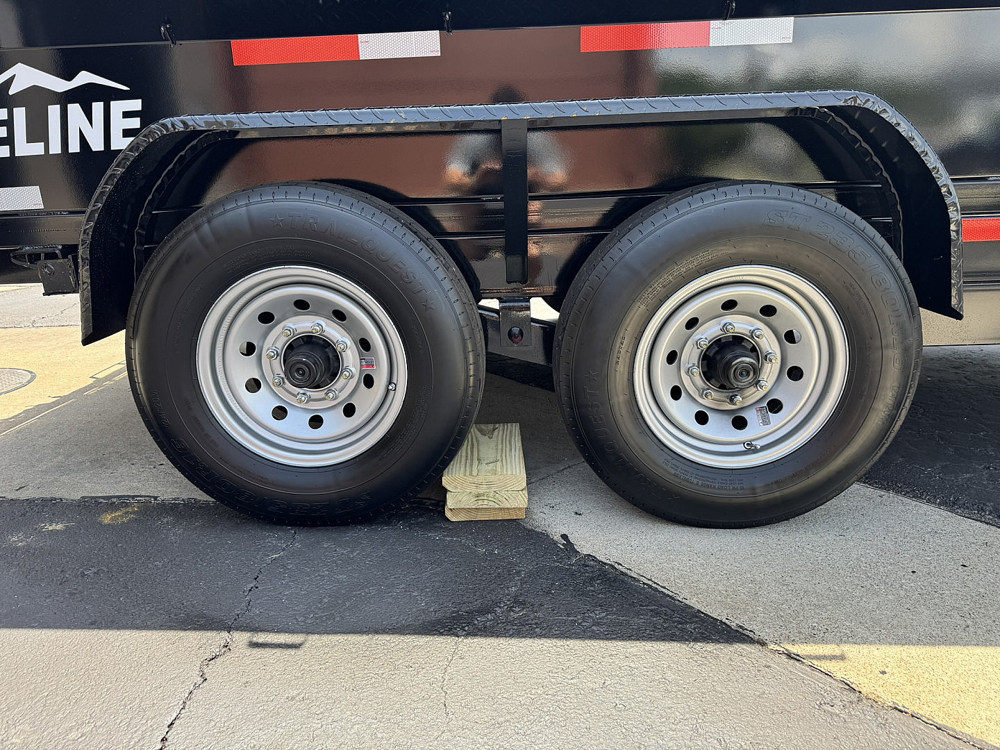 New 2025 Ozark 14K 82"X14' TRUNNION DUMP TRAILER