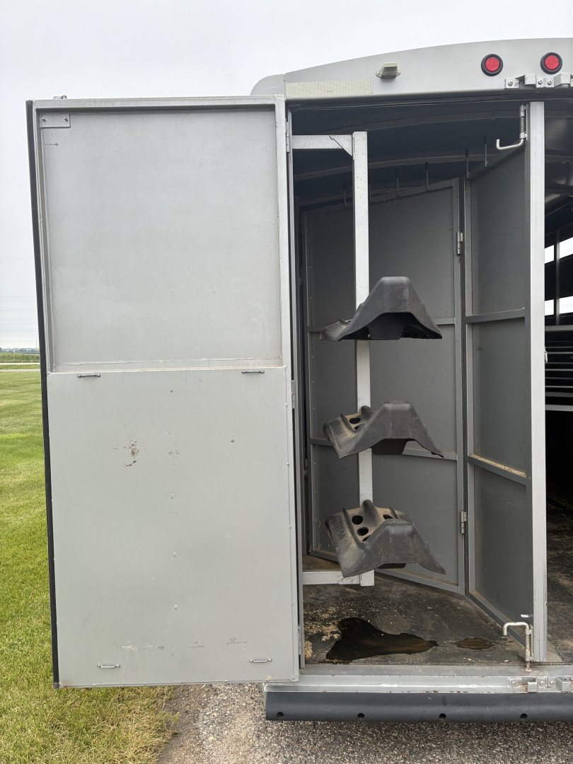 Used 2018 Titan Avalanche 3H BP Horse Trailer