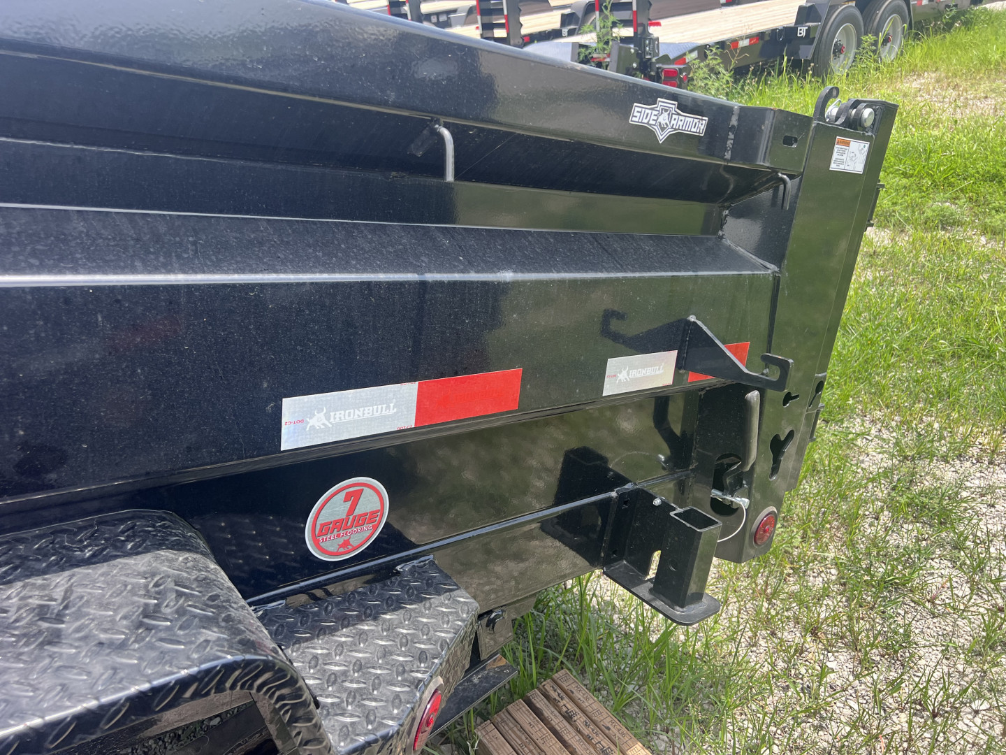 New 2026 IRON BULL 83X16 DUMP TRAILER W/ SCISSOR HOIST AND I-BEAM FRAME