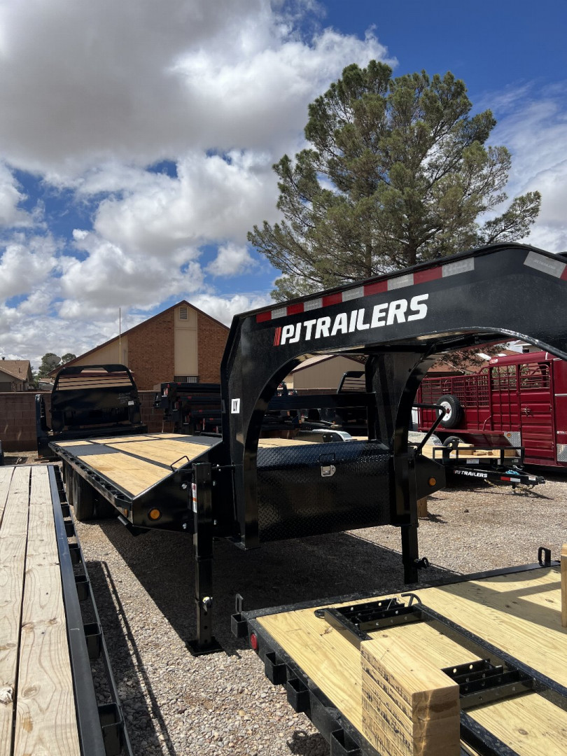 New 2026 PJ TRAILERS 102" x 32' LY Flatbed Trailer