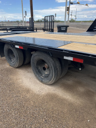 New 2025 PJ TRAILERS 102" x 32' LD Flatbed Trailer