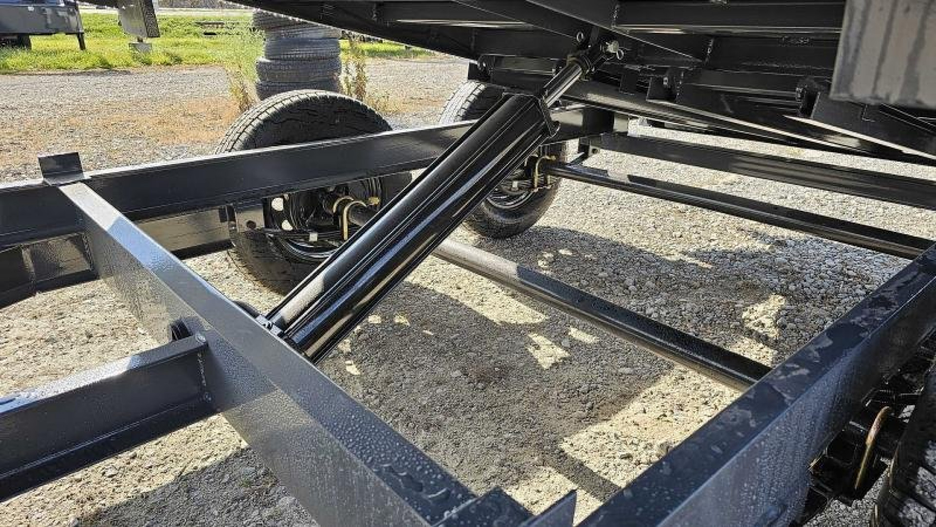 New 2025 LAMAR TRAILERS 60"x10' Dump Trailer