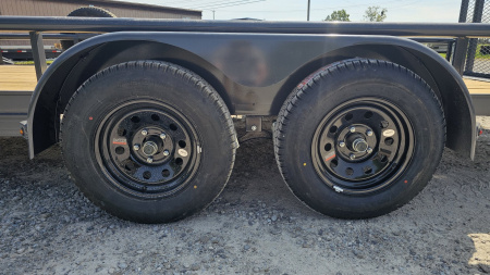 New 2025 LAMAR TRAILERS 83"x18' Utility Trailer