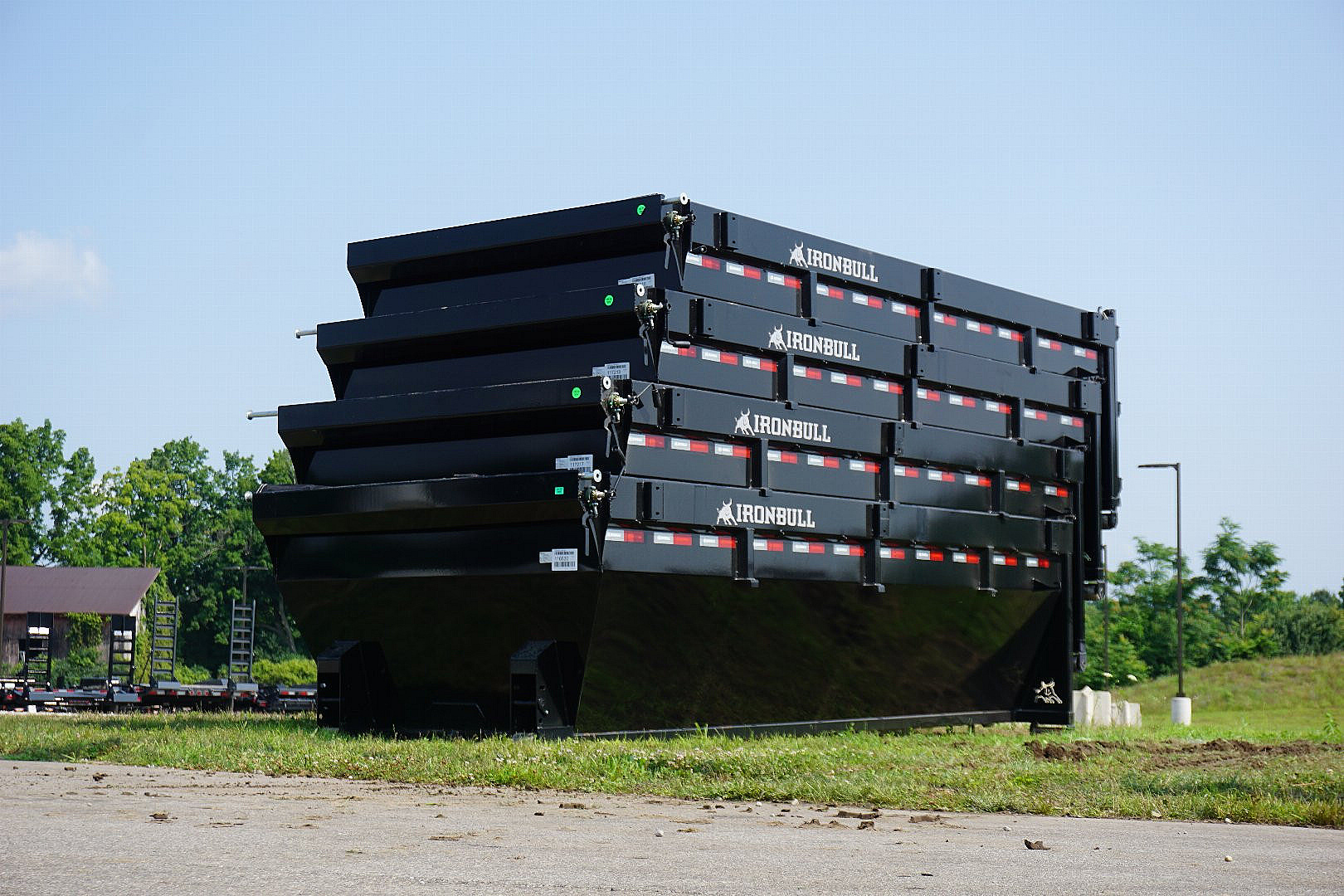 New 2024 Iron Bull RB8316 Dump Bin