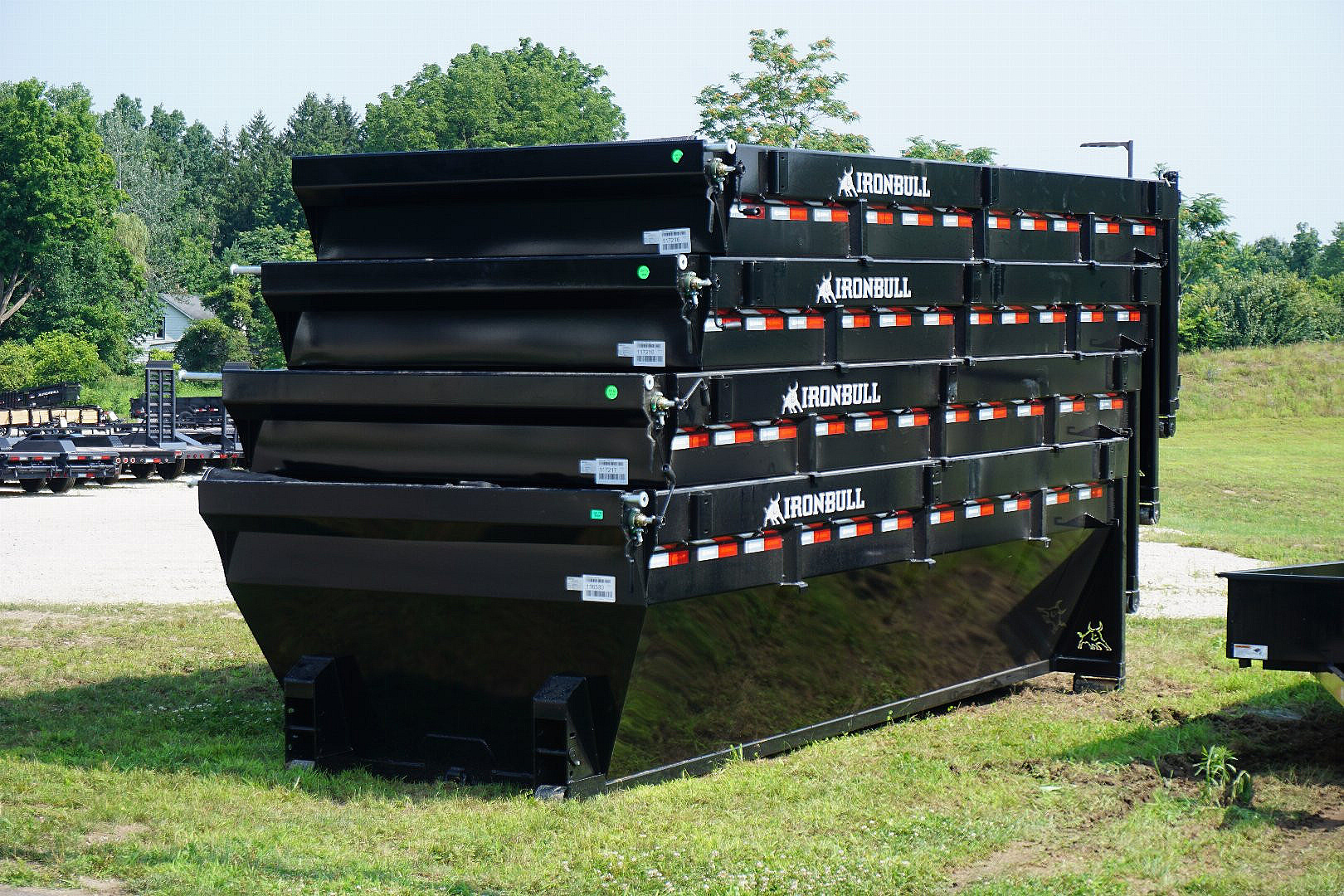 New 2025 Iron Bull RB8316 Dump Bin