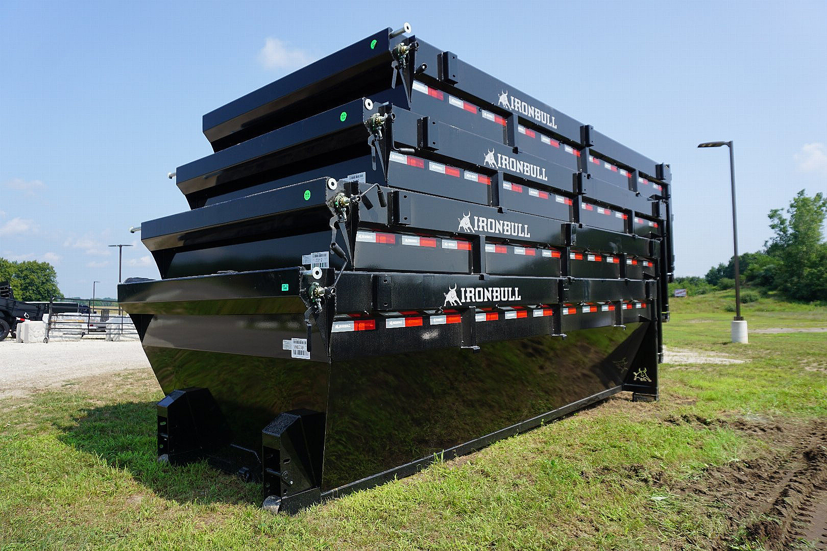 New 2025 Iron Bull RB8316 Dump Bin