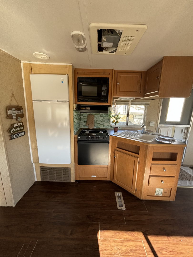 Used 2005 Dutchmen Mfg Four Winds Express Travel Trailer