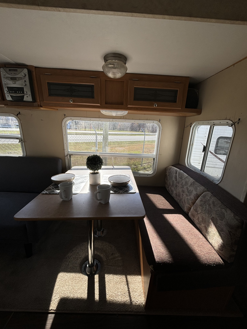 Used 2005 Dutchmen Mfg Four Winds Express Travel Trailer