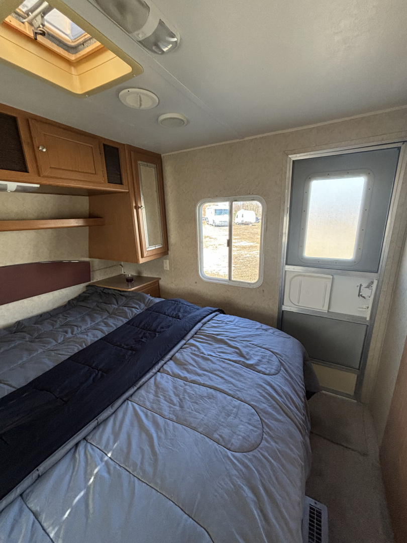 Used 2005 Dutchmen Mfg Four Winds Express Travel Trailer