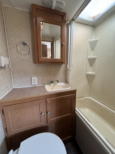 Used 2005 Dutchmen Mfg Four Winds Express Travel Trailer