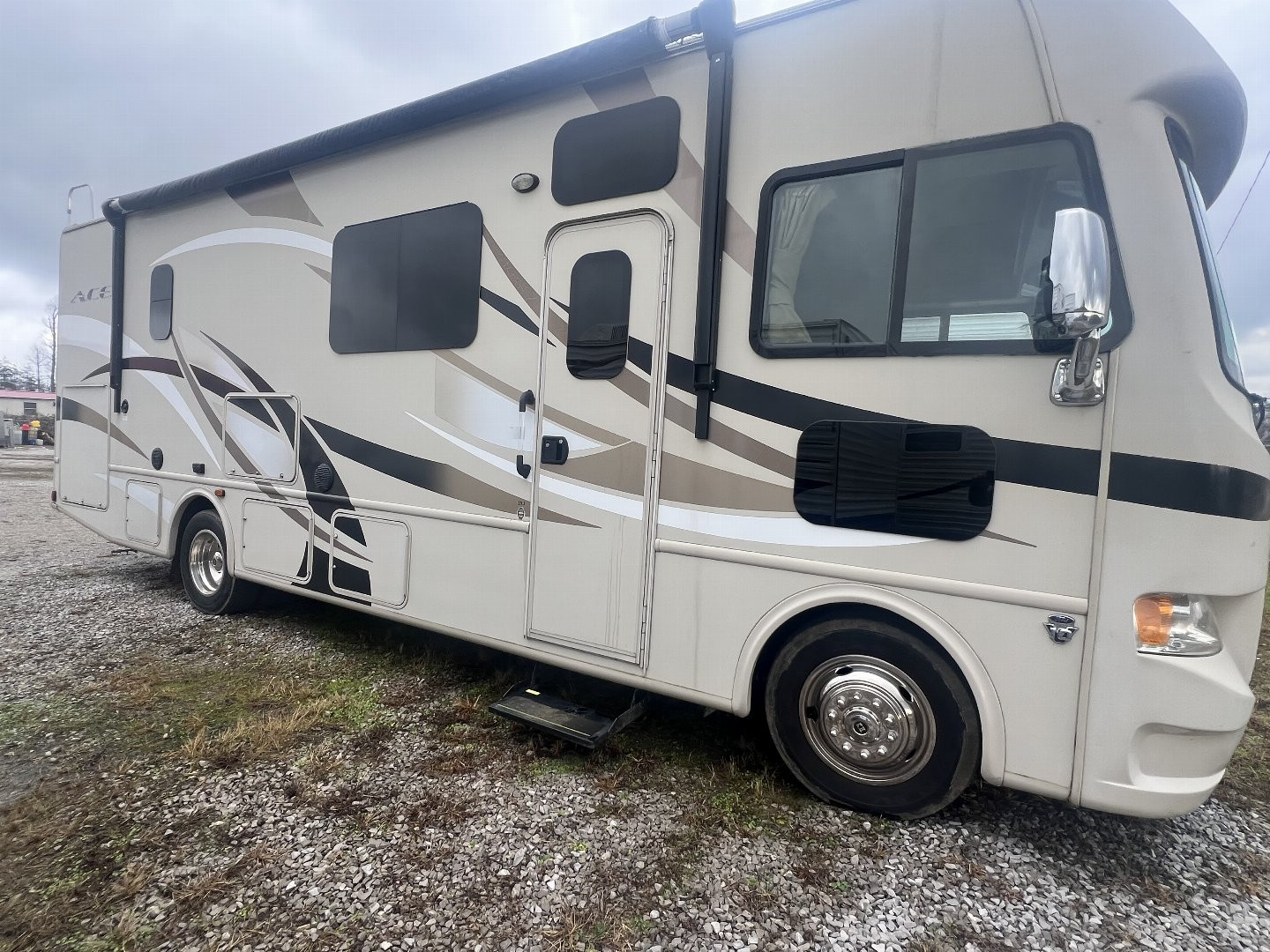 Used 2015 Thor Motor Coach Ace Travel Trailer