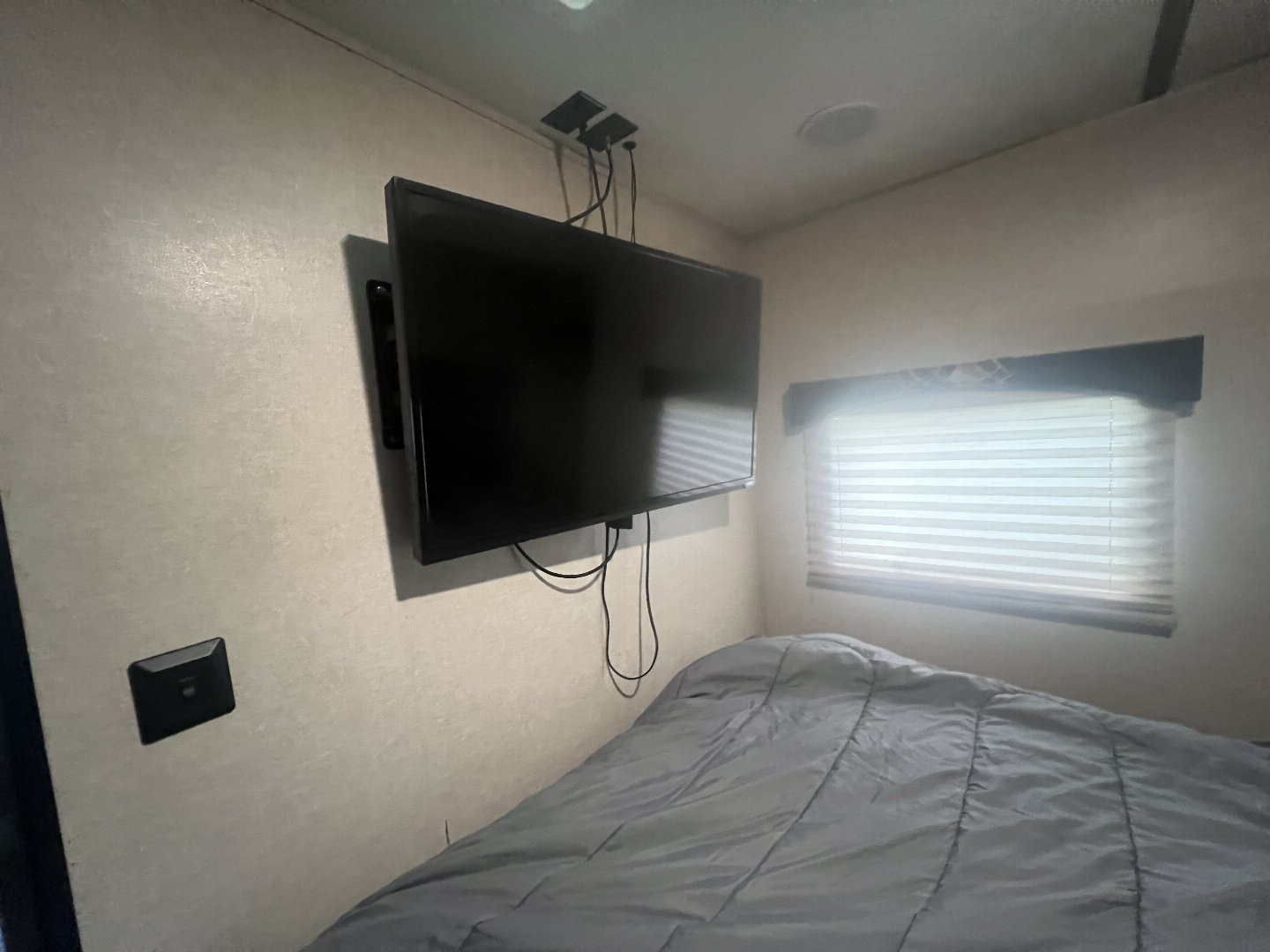 Used 2019 Sunset Park RV Mfg. 2019 Liberty Independence Travel Trailer