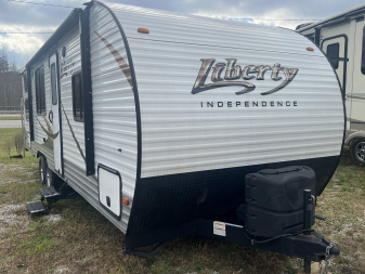 Used 2019 Sunset Park RV Mfg. 2019 Liberty Independence Travel Trailer