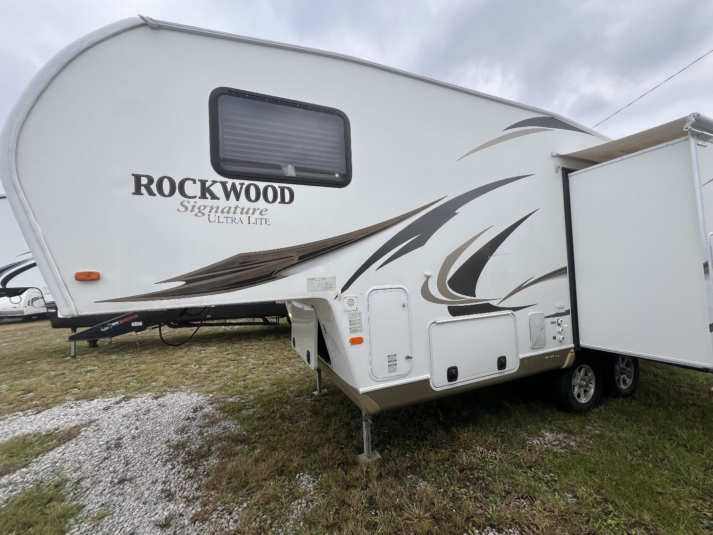 Used 2012 Forest River Rockwood Signature Ultra Lite Travel Trailer