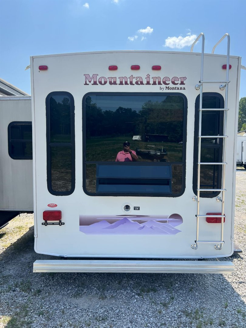 Used 2005 Keystone RV Mountaineer 315RLS Travel Trailer