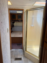 Used 2005 Keystone RV Mountaineer 315RLS Travel Trailer