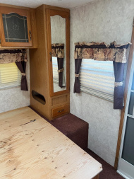 Used 2005 Keystone RV Mountaineer 315RLS Travel Trailer