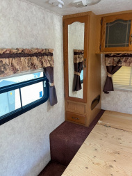 Used 2005 Keystone RV Mountaineer 315RLS Travel Trailer
