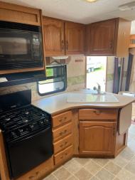 Used 2005 Keystone RV Mountaineer 315RLS Travel Trailer