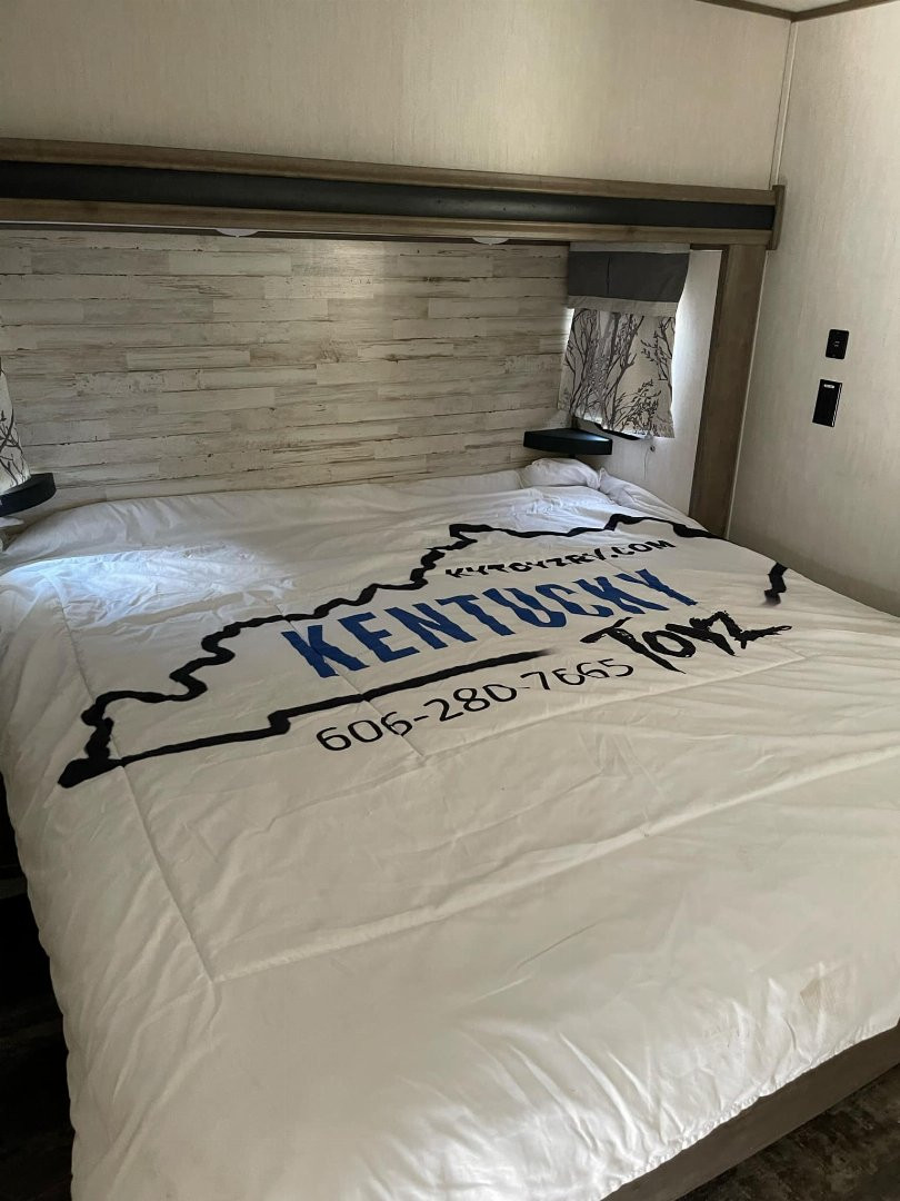Used 2022 Forest River Sabre Cobalt 37fbt Fifth Wheel