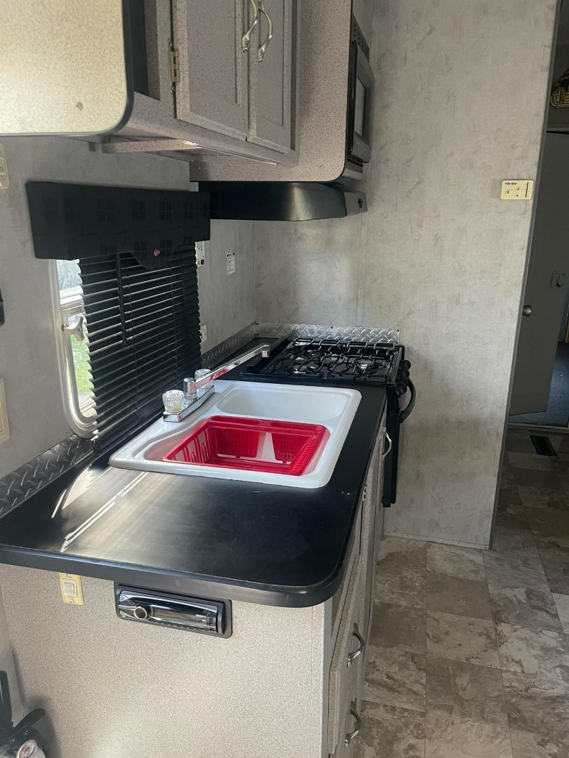 Used 2007 Adventurer RPM 23FBS Toy Hauler