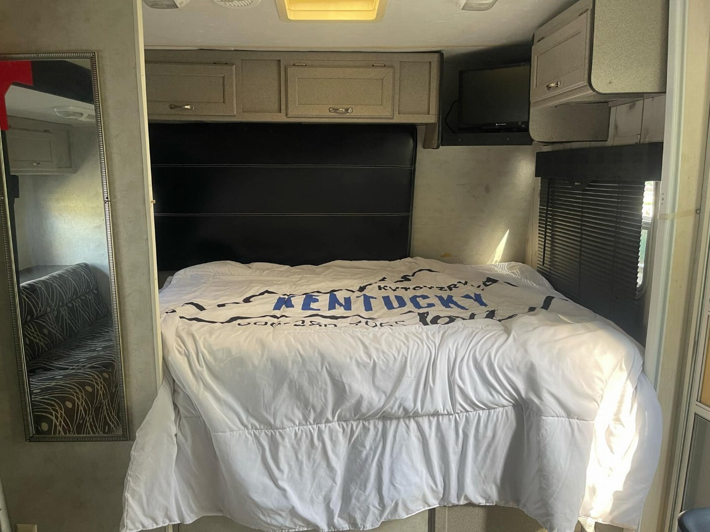 Used 2007 Adventurer RPM 23FBS Toy Hauler
